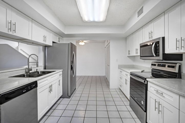 Building Photo - 6630 Villa Sonrisa Dr