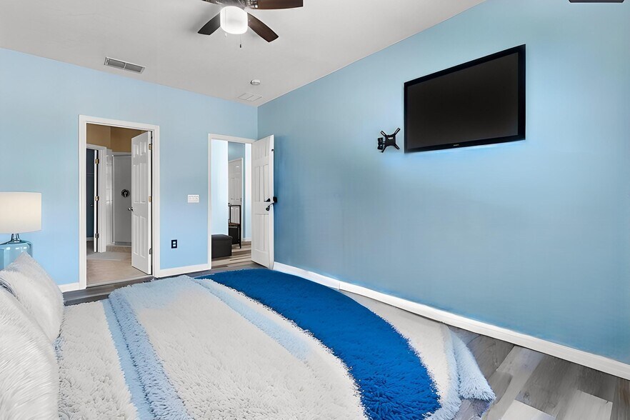 Building Photo - 2492 Seven Oaks Dr