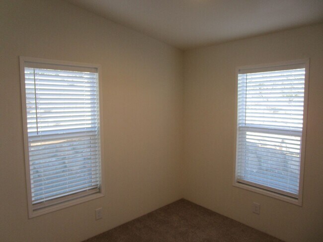 Building Photo - *APPLICATIONS PENDING* Brand New Manufactured Home - Water/Sewer/Electricity Provided!