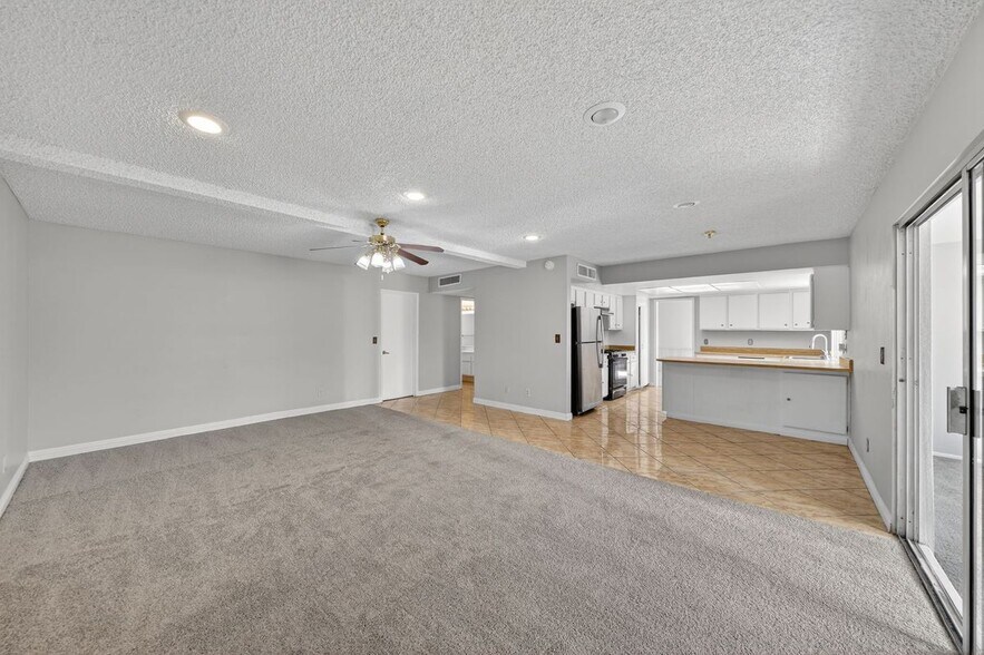 Building Photo - 389 Summer Creek Ct