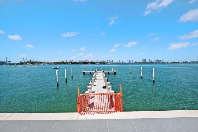 Building Photo - 1000 West Ave