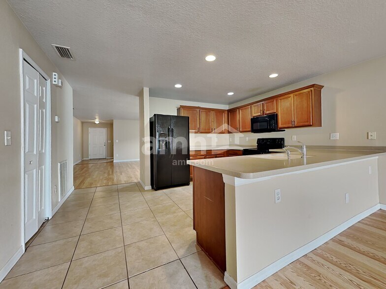 Building Photo - 31015 Mandolin Cay Ave