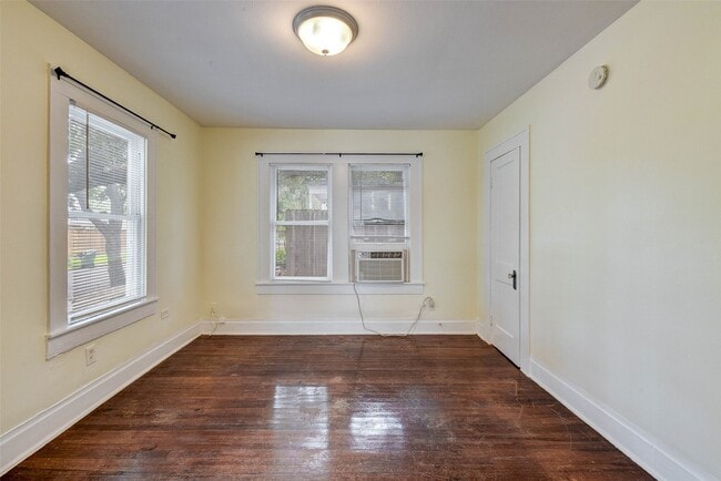Building Photo - 1124 Algregg St