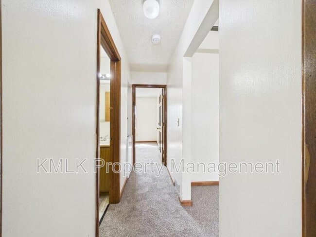 Building Photo - 456 Allyn St