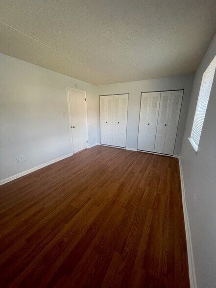 Building Photo - 2409 Pond View Dr