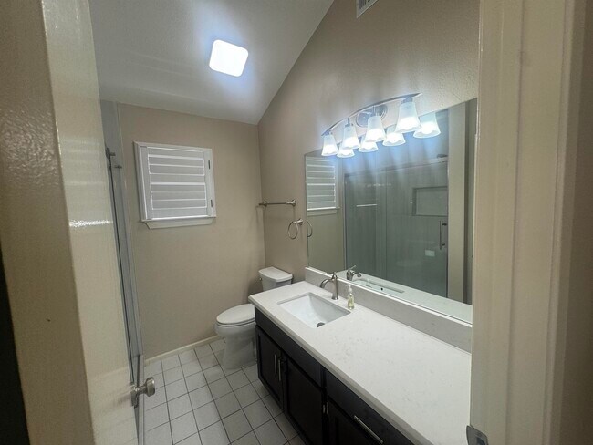 Building Photo - 247 Northpoint Dr