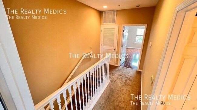 Building Photo - 3732 Avalon Park E Blvd