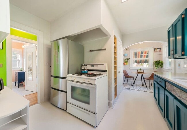Building Photo - Rich Mediterranean Style Home - Separate Living Quarters 3 Bedrooms + office, 2 Kitchens - Walkth...