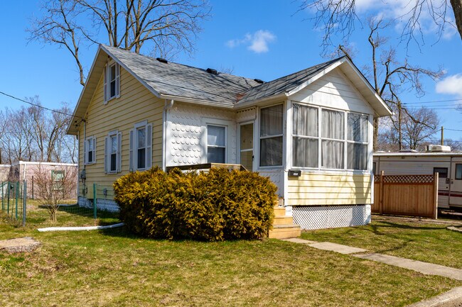 Primary Photo - 3215 Barnard Ave