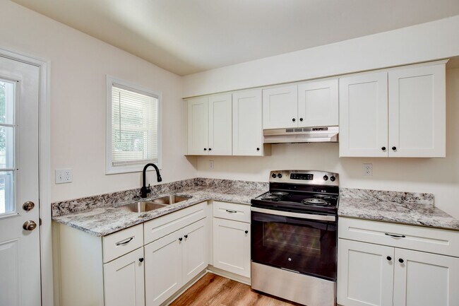 Building Photo - 1306 Linden Ave