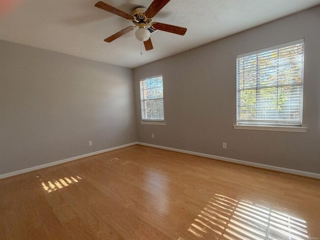 Building Photo - 122 Primrose Dr