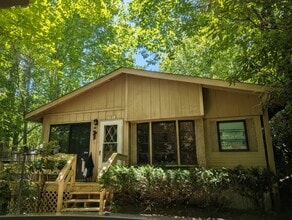 Building Photo - 151 Goldfinch Rd