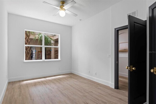 Building Photo - 445 Riverfront Dr