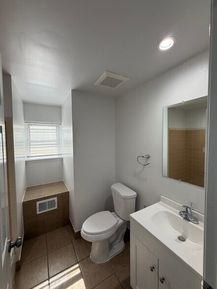 Building Photo - 2668 Braddock St