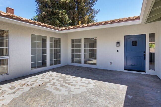 Building Photo - 32046 Kingspark Ct