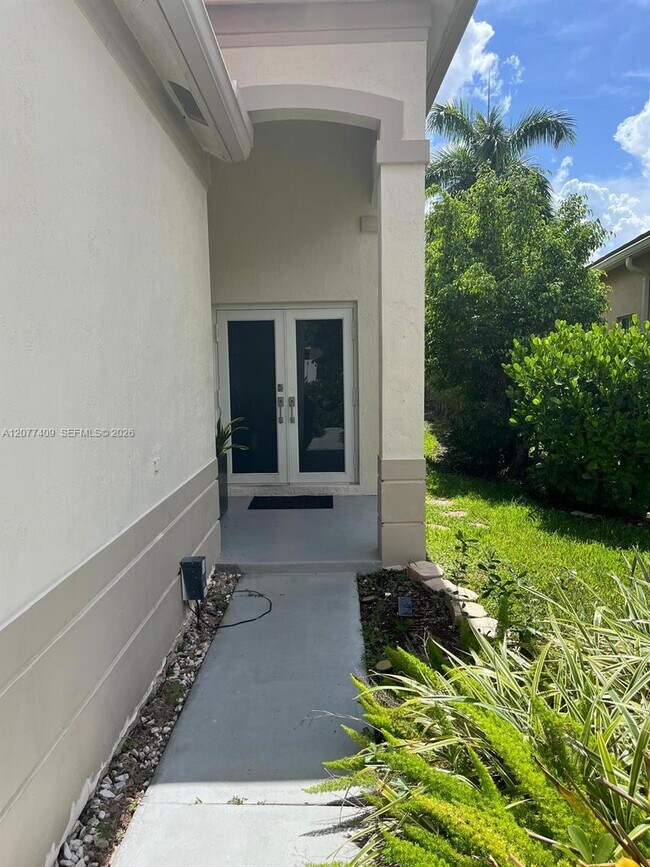 Building Photo - 761 Tanglewood Cir