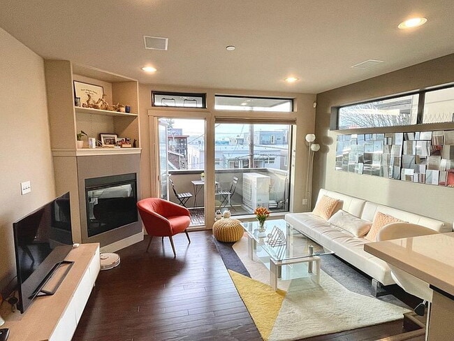 Building Photo - 107B 13th Ave E