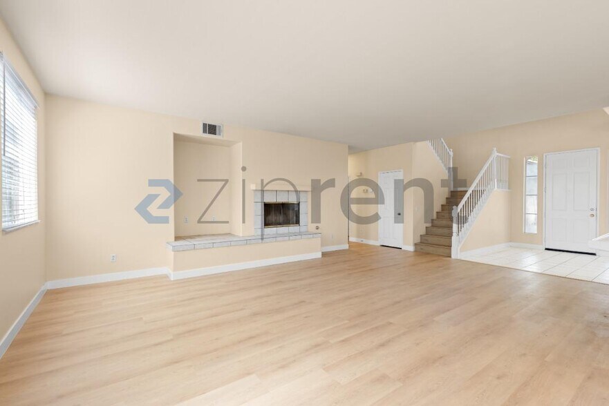 Building Photo - Unit