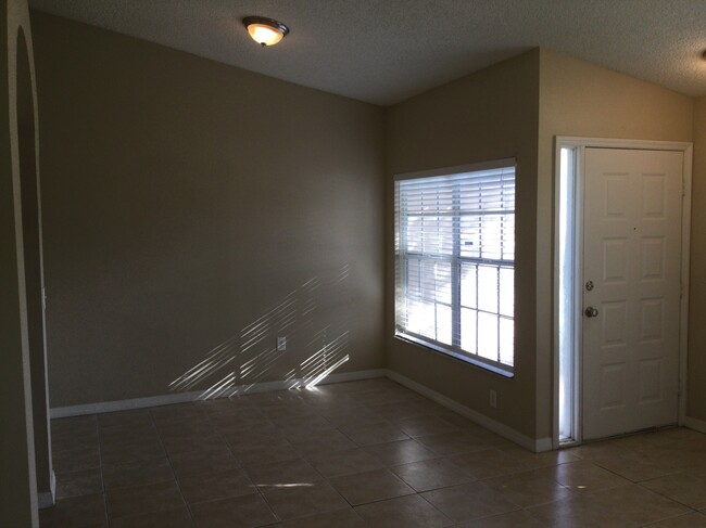 Building Photo - 305 Abigail Rd