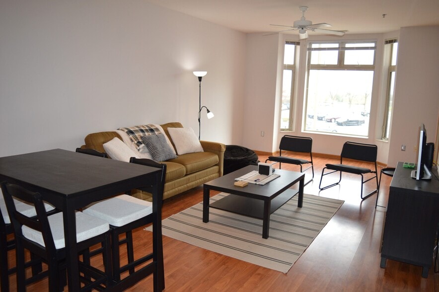 Building Photo - 301 Harbour Town Dr