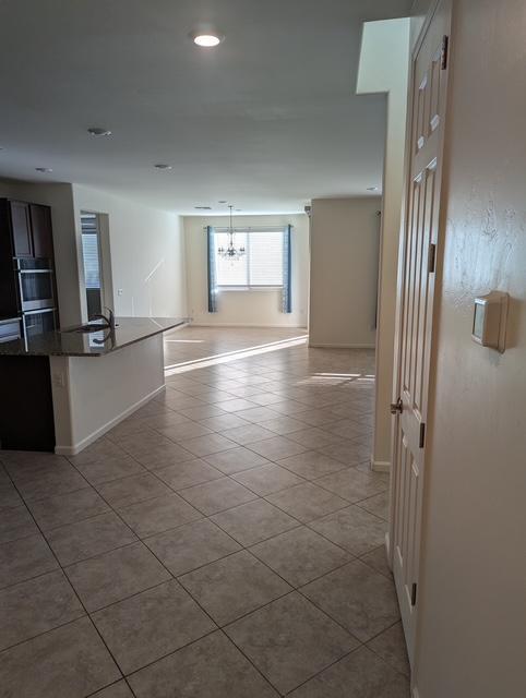 Building Photo - 10242 S Pantano Knolls Dr