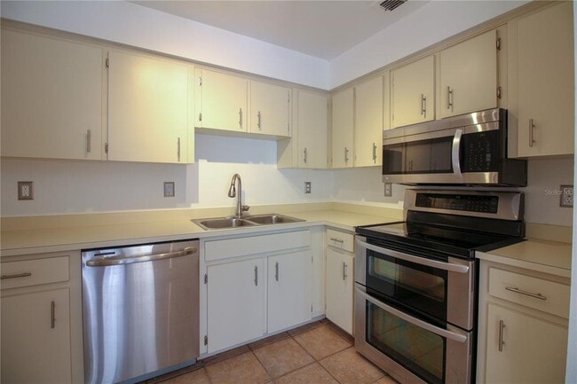 Building Photo - 1018 Station St