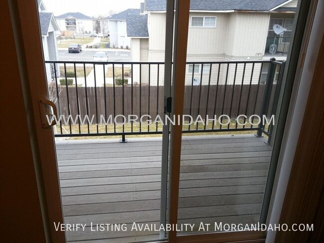 Building Photo - 11904 W Fairview Ave