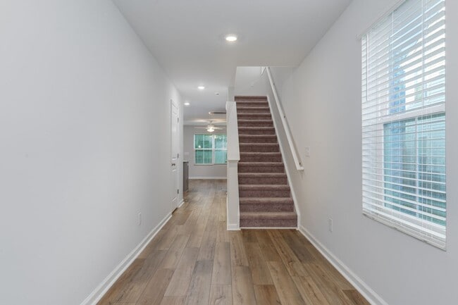 Building Photo - Modern 3-Bed, 2.5-Bath Townhome in Prime L...