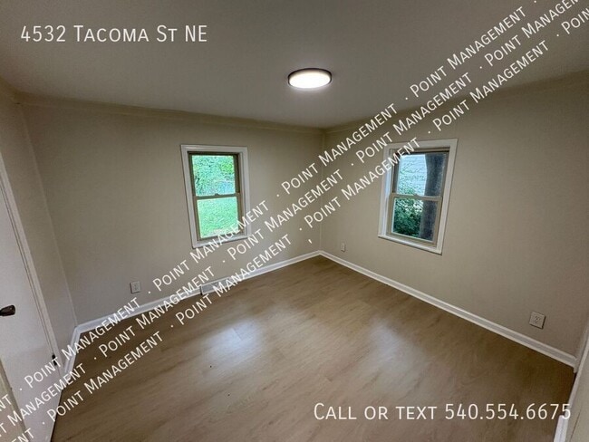 Building Photo - 4532 Tacoma Ave NE