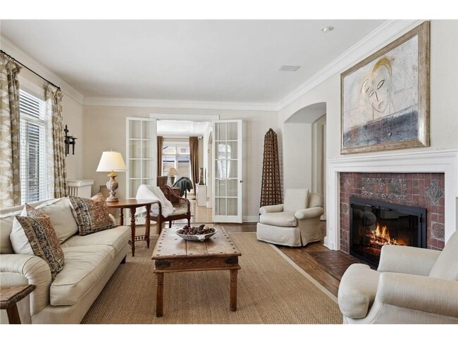 Building Photo - 2810 W Lake of the Isles Pkwy