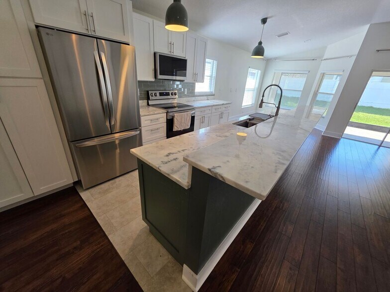 Building Photo - 730 Straw Lake Dr