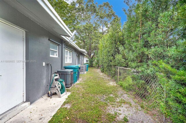 Building Photo - 746 SW 4th St