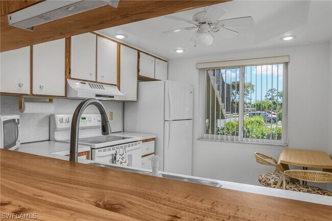 Building Photo - 190 Palm Dr