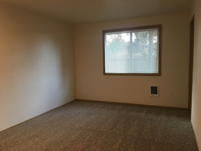 Building Photo - 4 bedroom 2 bath home on quiet street in Hillsboro near Intel