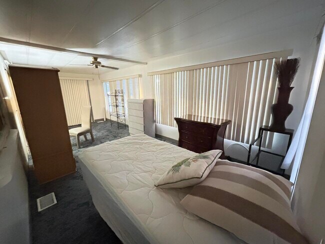 Building Photo - 8888 Kings Dr