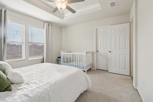 Building Photo - 475 Grenada Lk Dr