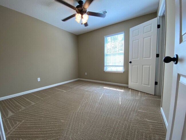 Building Photo - SPRING LAKE ADORABLE HOME with Backyard Fence