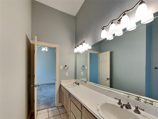 Building Photo - 807 Heather Ln