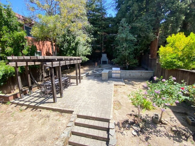Building Photo - Advent - Four Bedroom Home W/ Incredibly L...