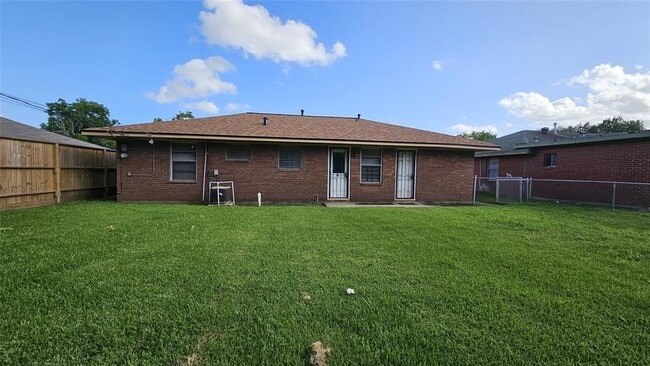 Building Photo - 4303 Howcher St