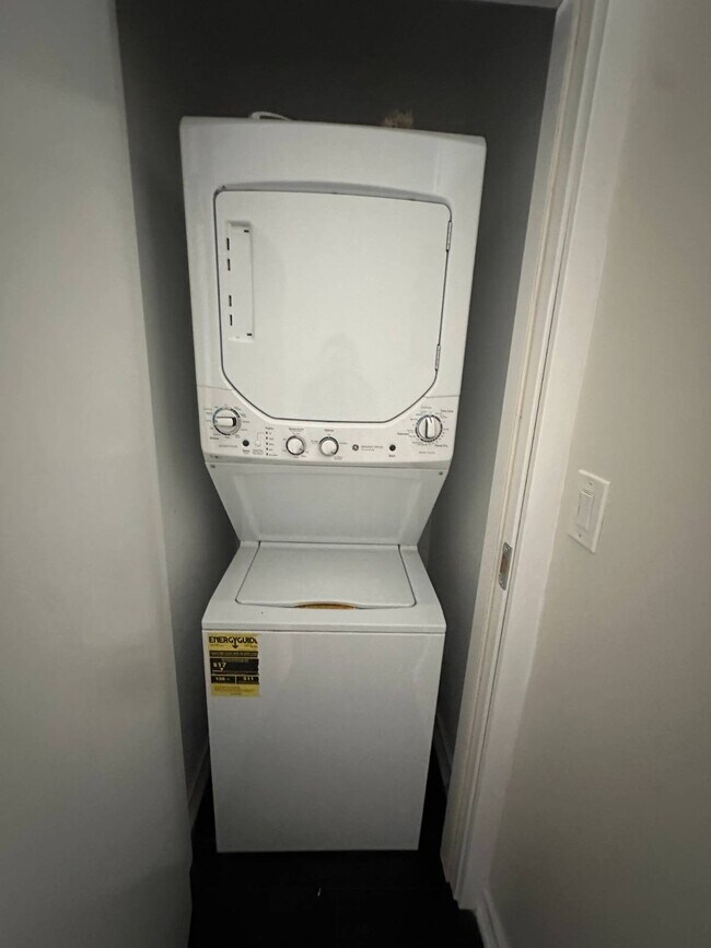 Building Photo - 560 Fountain Ave