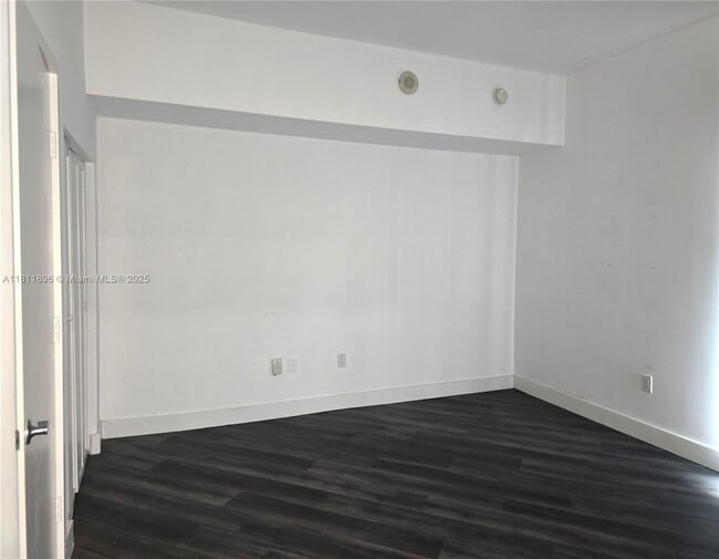 Building Photo - 350 NE 24th St