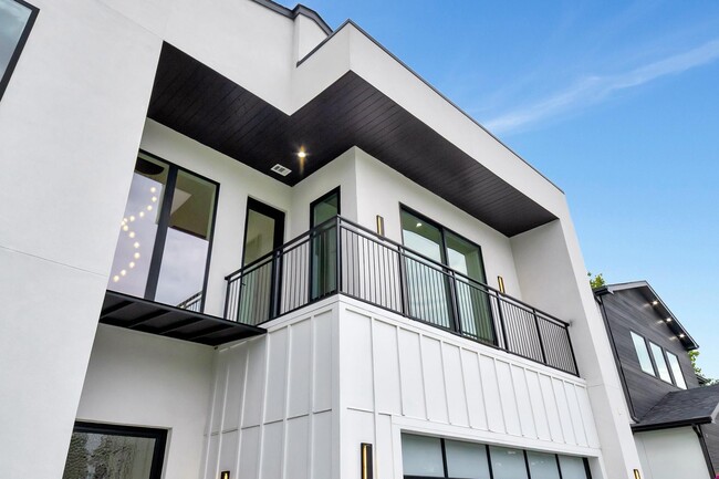 Building Photo - 3731 Cortez Dr