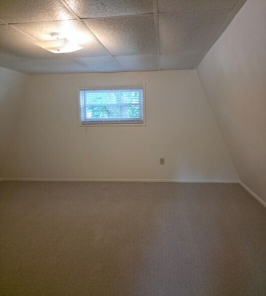 Building Photo - 74 Schuler St