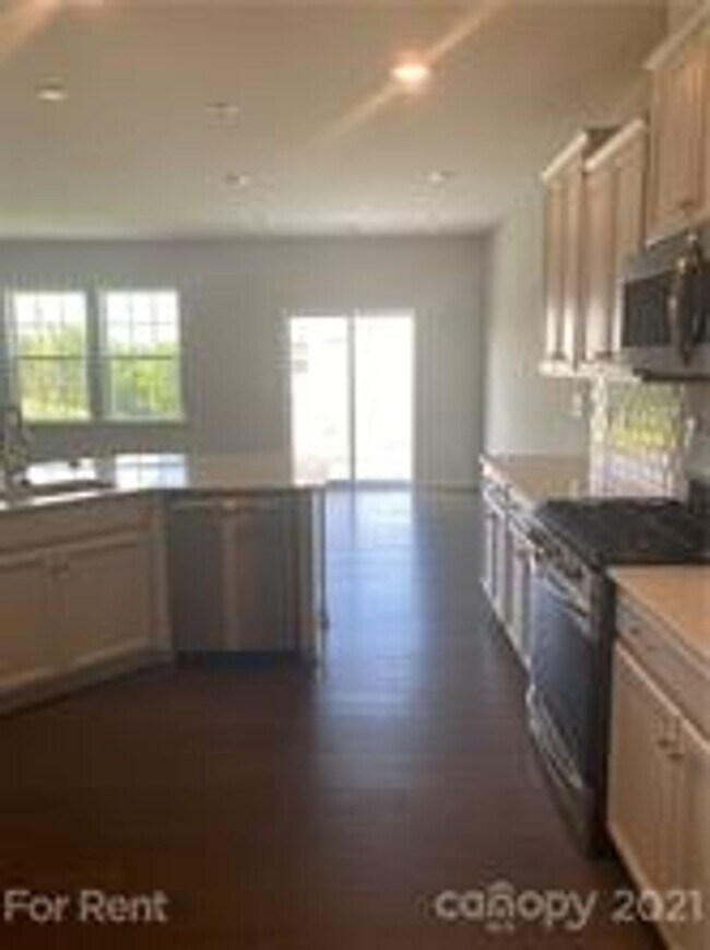Building Photo - New Home in Desirable Palisades!