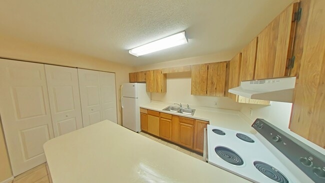 Building Photo - Nice and Cozy 2 Bed/1 Bath Apartment