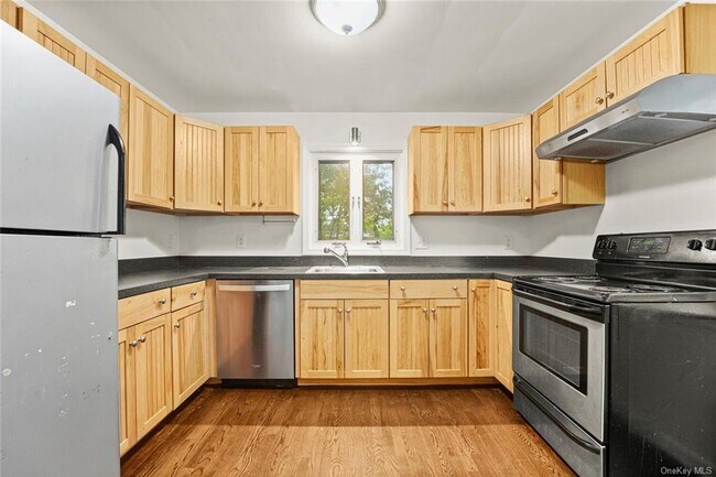 Building Photo - 47 Hommocks Rd