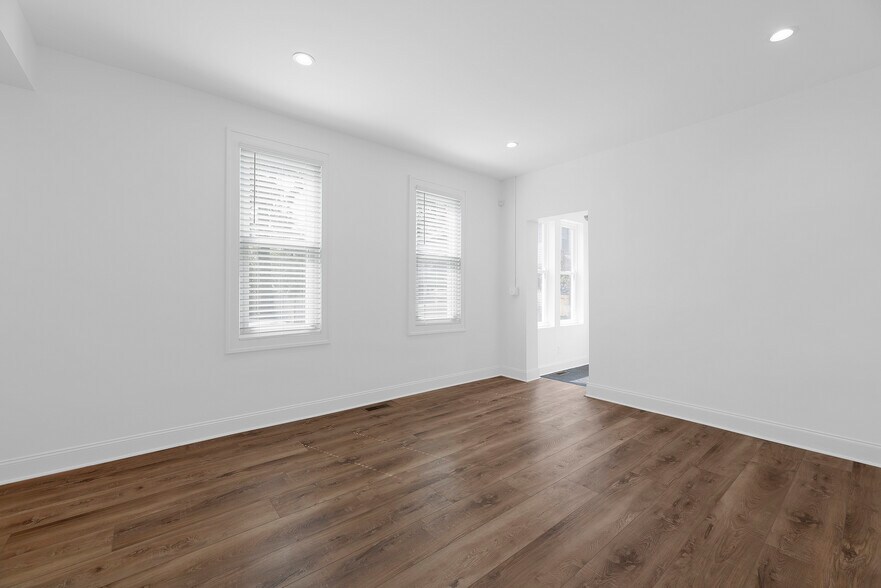 Building Photo - 450 Elsmere St