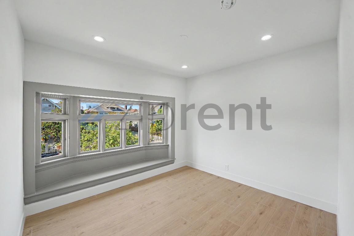 Building Photo - Unit
