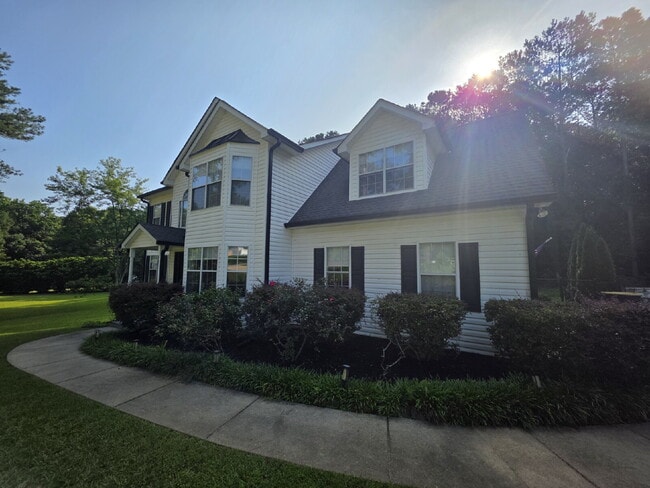 Building Photo - Stylish modern 2 story on a spacious 1 acre lot in Sharpsburg - avail Sept 1st.